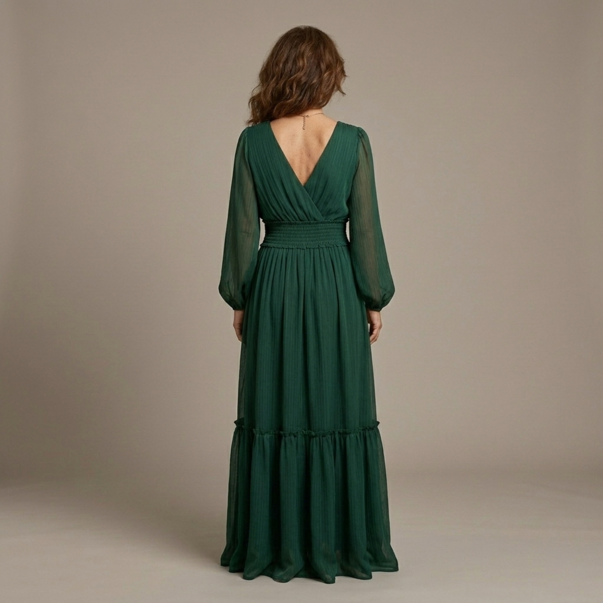 María | Vestido de chiffon con escote en V
