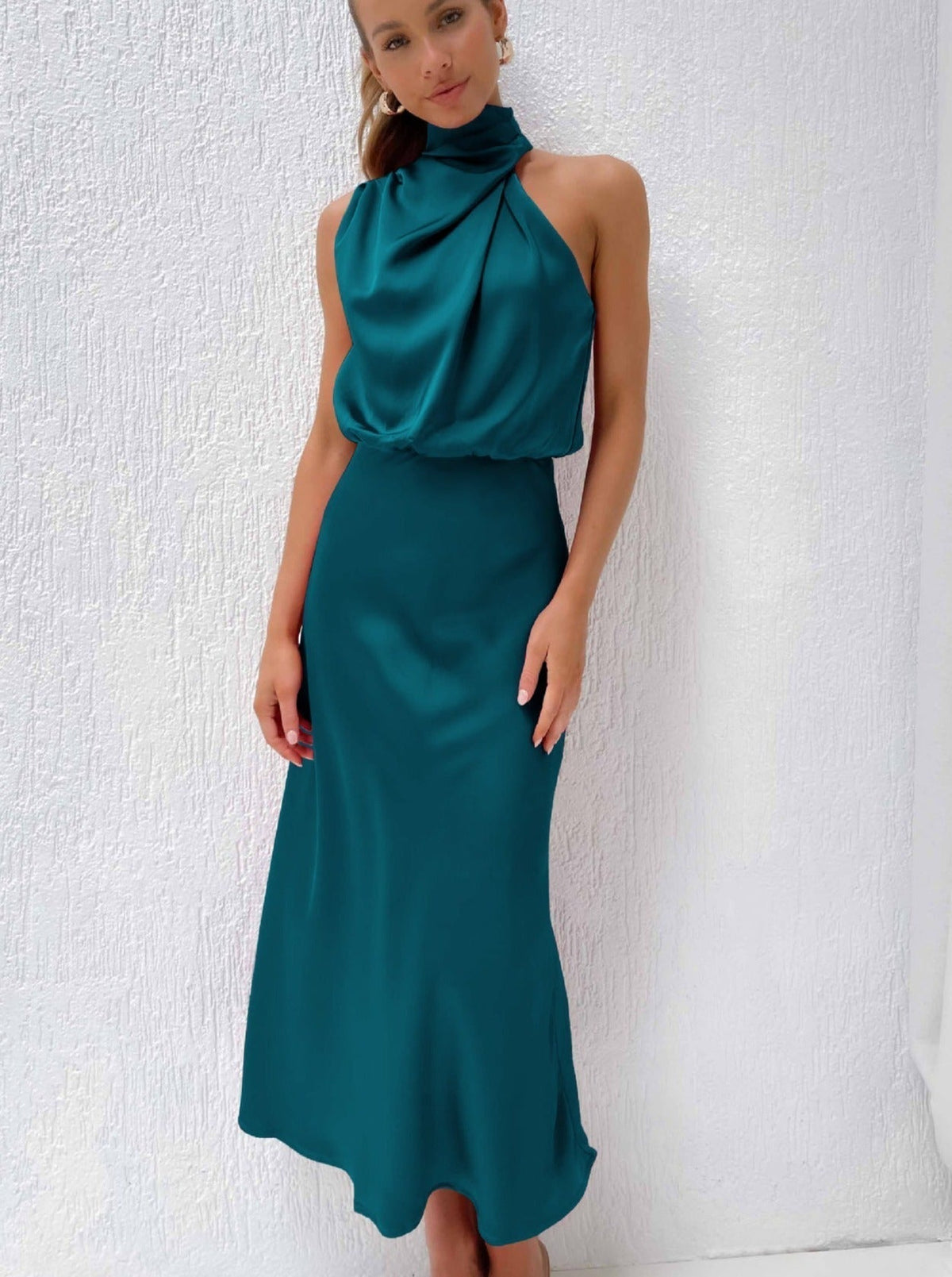 Irene | Elegante vestido de cuello halter azul