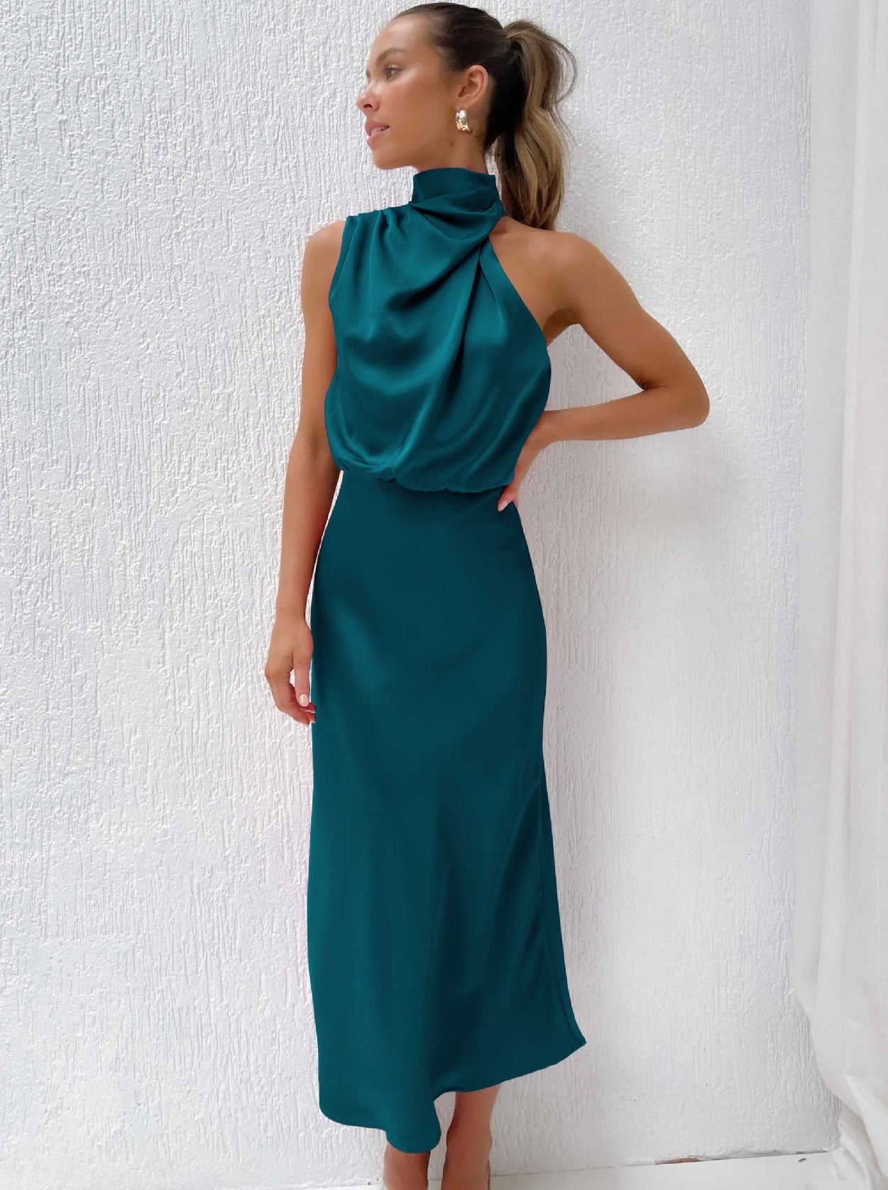 Irene | Elegante vestido de cuello halter azul