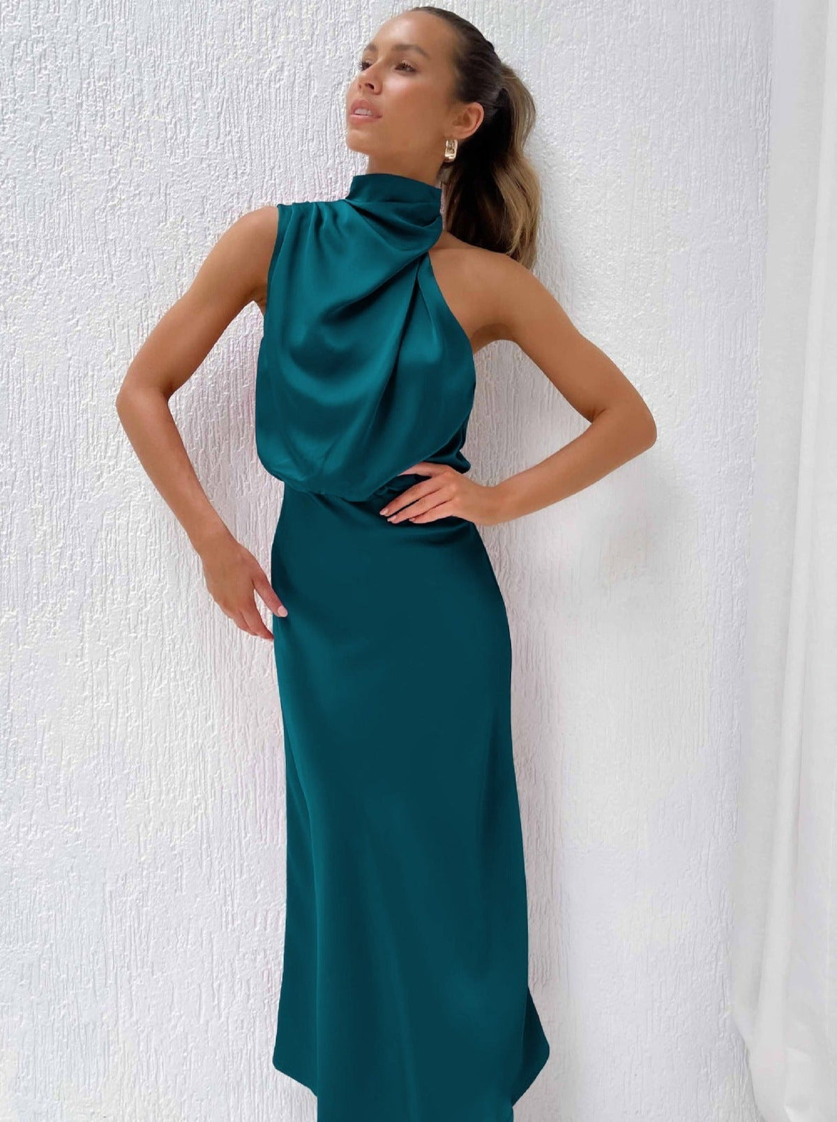 Irene | Elegante vestido de cuello halter azul
