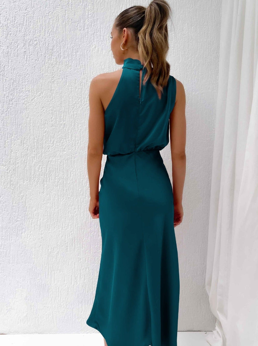 Irene | Elegante vestido de cuello halter azul