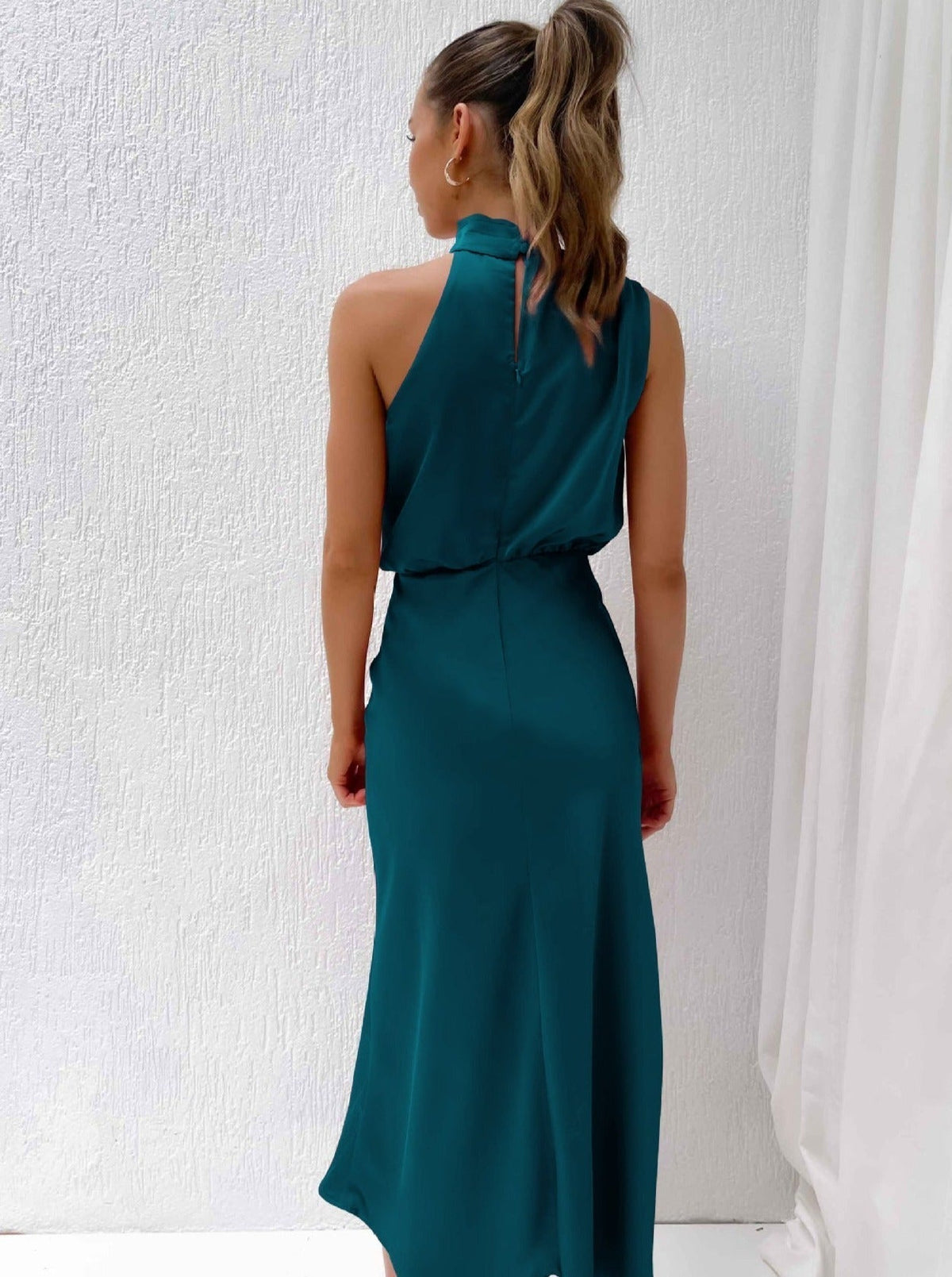 Irene | Elegante vestido de cuello halter azul