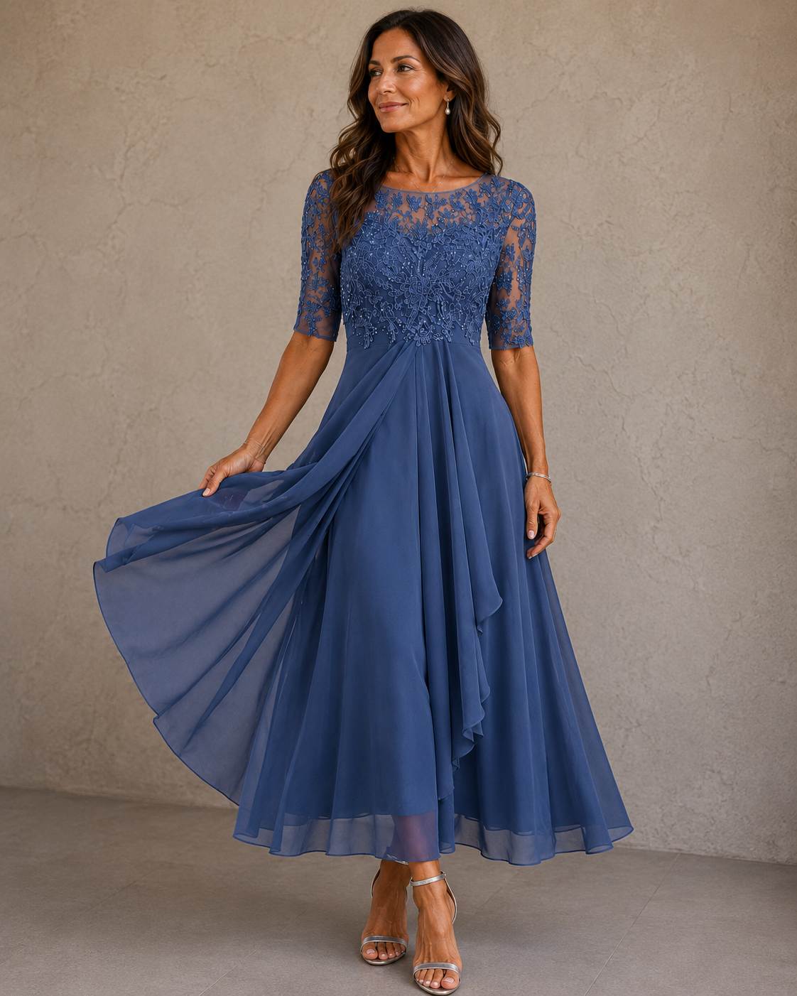 María | Vestido elegante de encaje y gasa