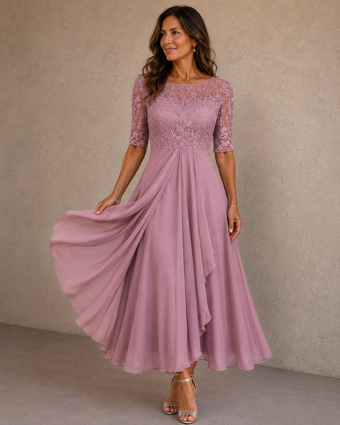 María | Vestido elegante de encaje y gasa