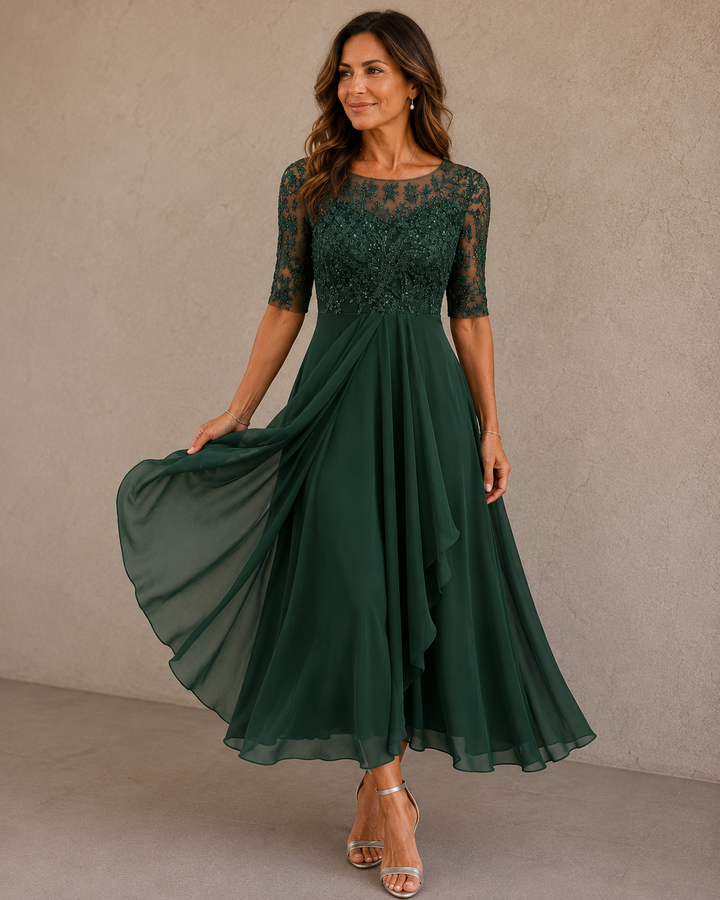María | Vestido elegante de encaje y gasa