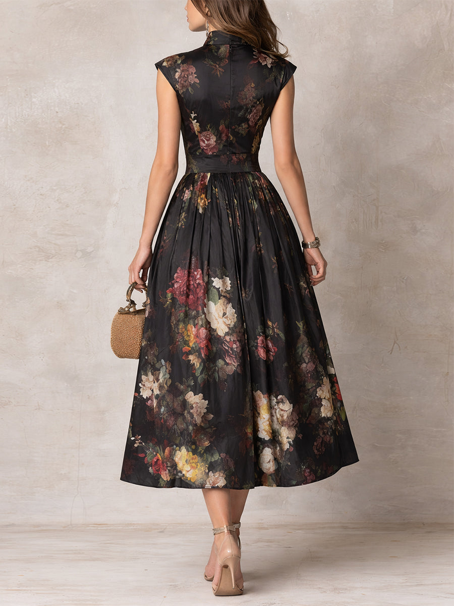 Vestido midi negro de satén plisado con estampado floral